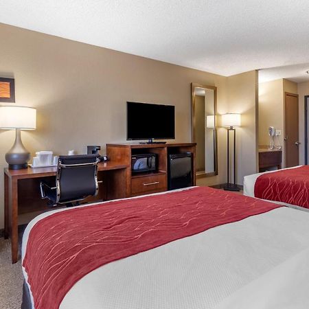 Comfort Inn & Suites Hays I-70 מראה חיצוני תמונה