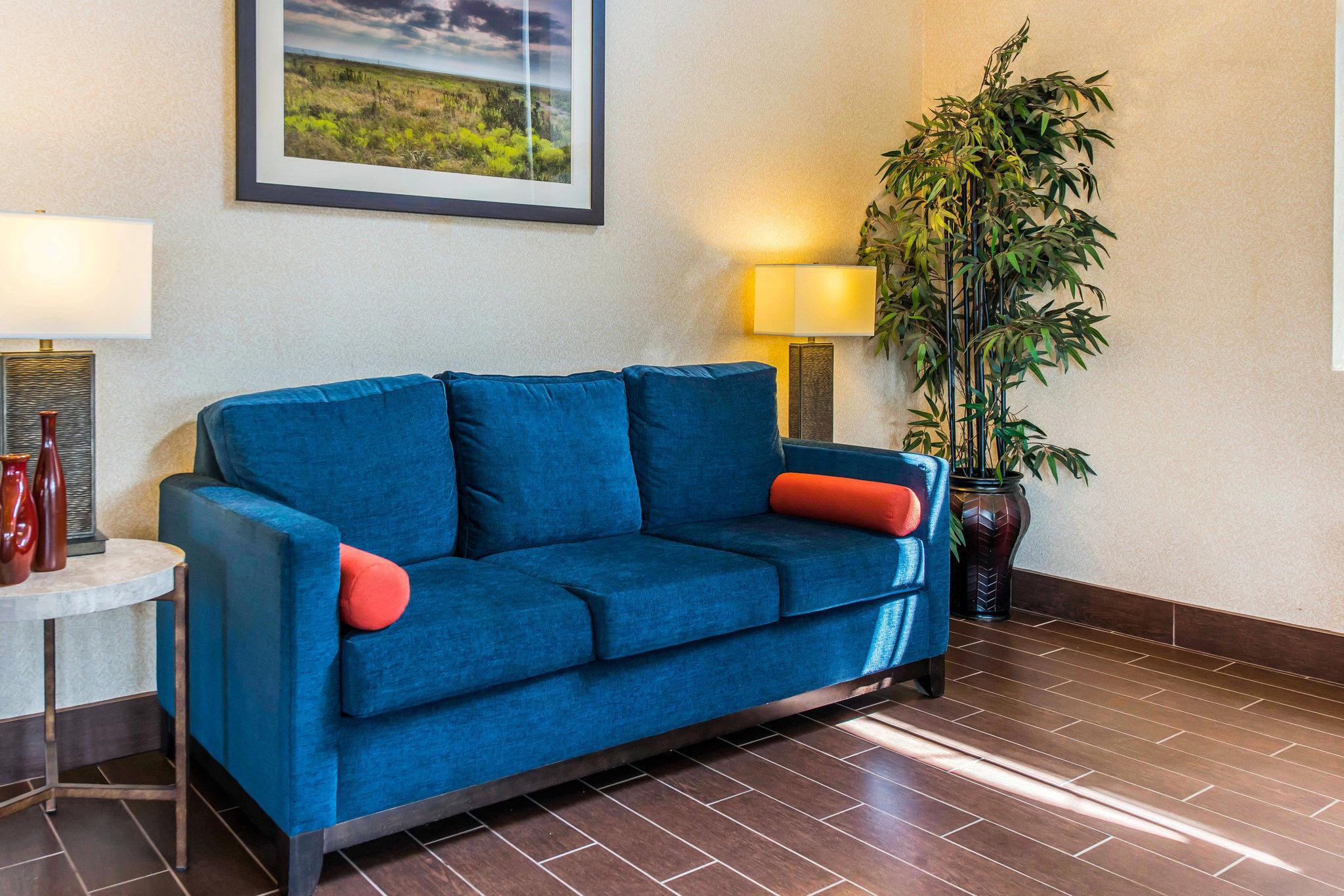 Comfort Inn & Suites Hays I-70 מראה חיצוני תמונה