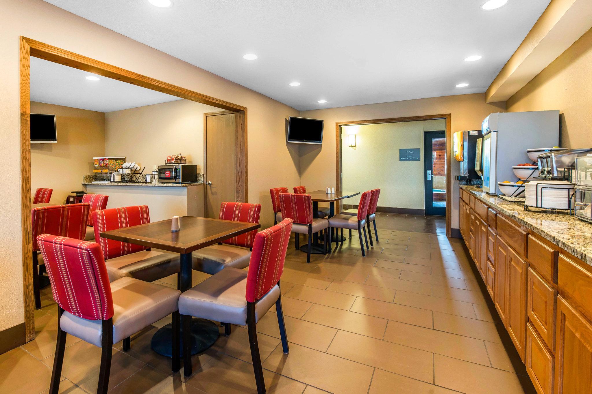Comfort Inn & Suites Hays I-70 מראה חיצוני תמונה