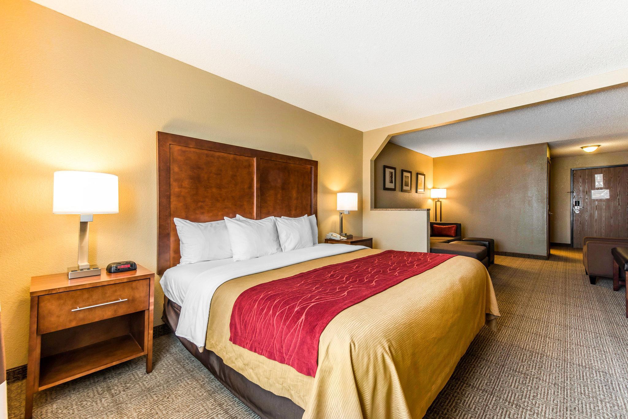 Comfort Inn & Suites Hays I-70 מראה חיצוני תמונה