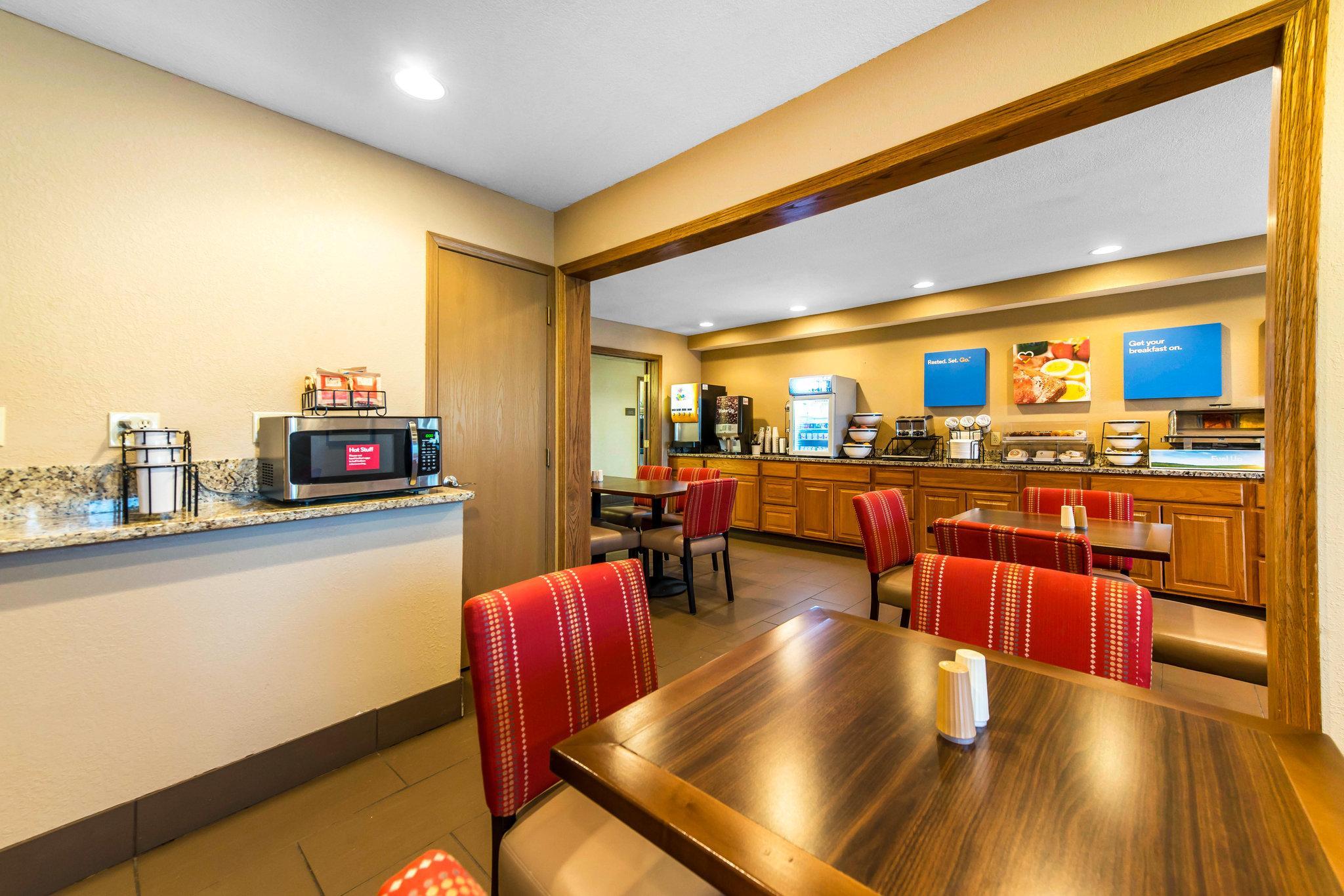Comfort Inn & Suites Hays I-70 מראה חיצוני תמונה