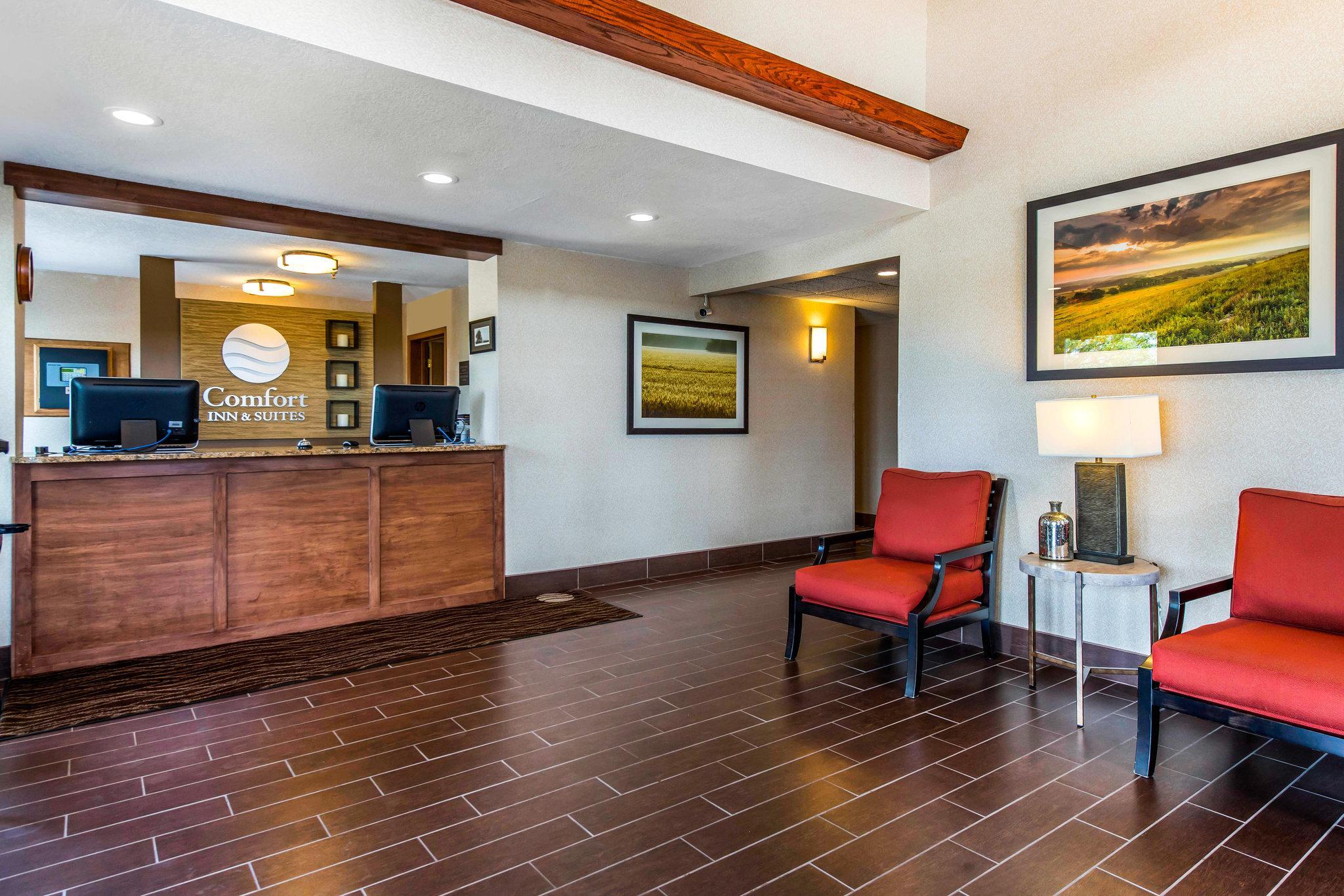 Comfort Inn & Suites Hays I-70 מראה חיצוני תמונה