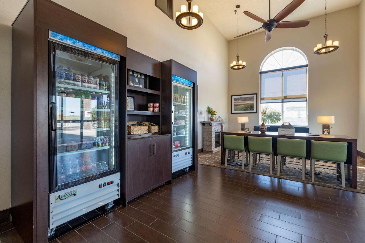 Comfort Inn & Suites Hays I-70 מראה חיצוני תמונה