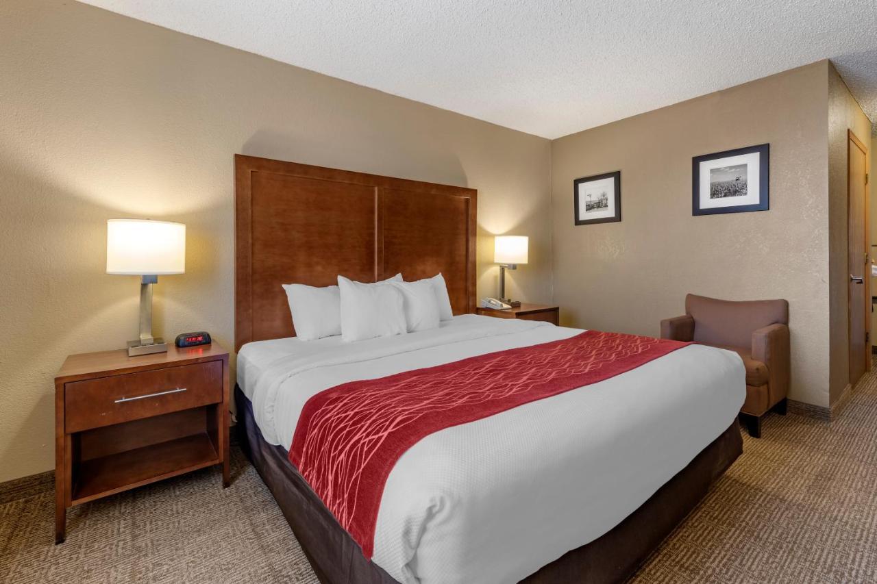 Comfort Inn & Suites Hays I-70 מראה חיצוני תמונה