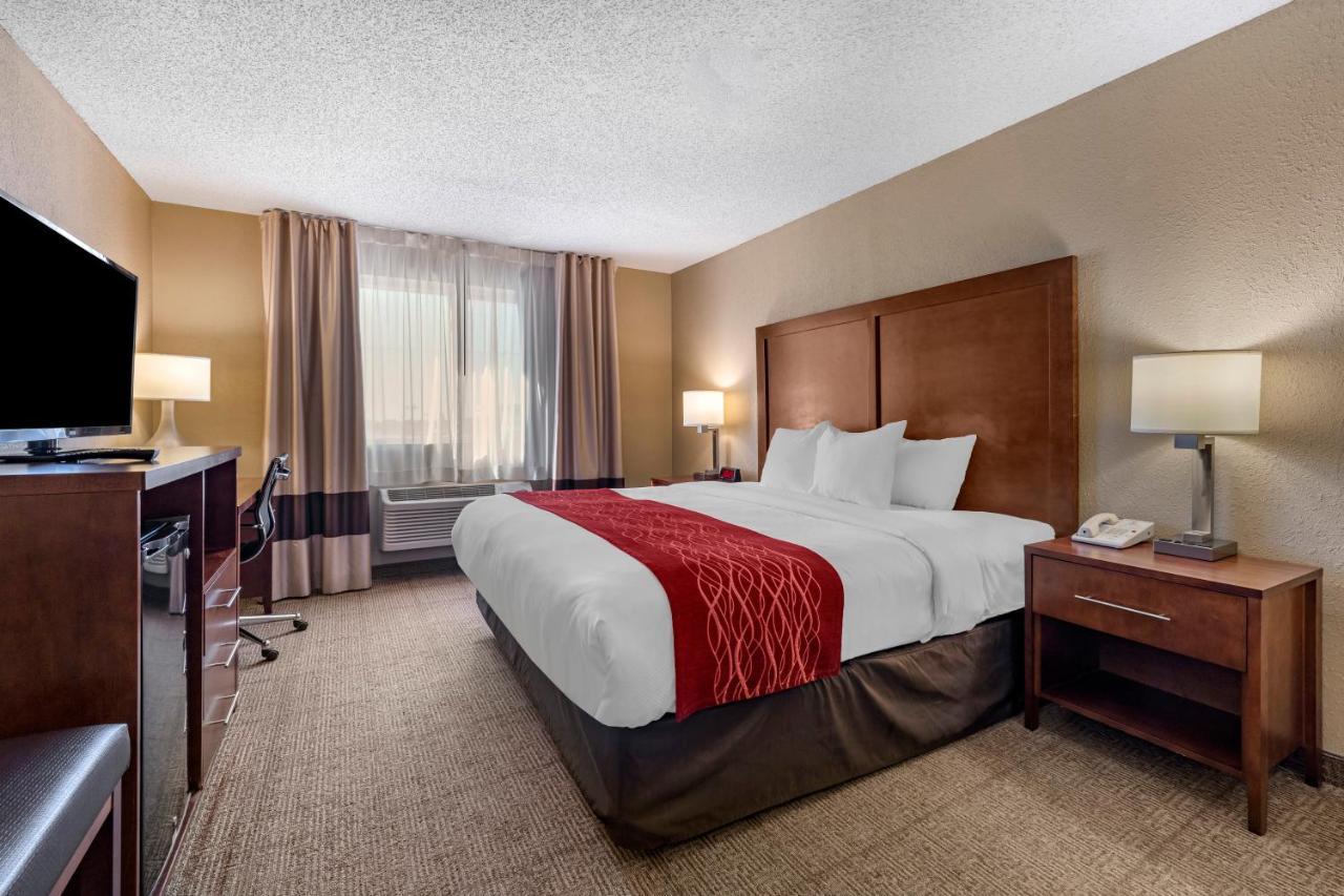 Comfort Inn & Suites Hays I-70 מראה חיצוני תמונה