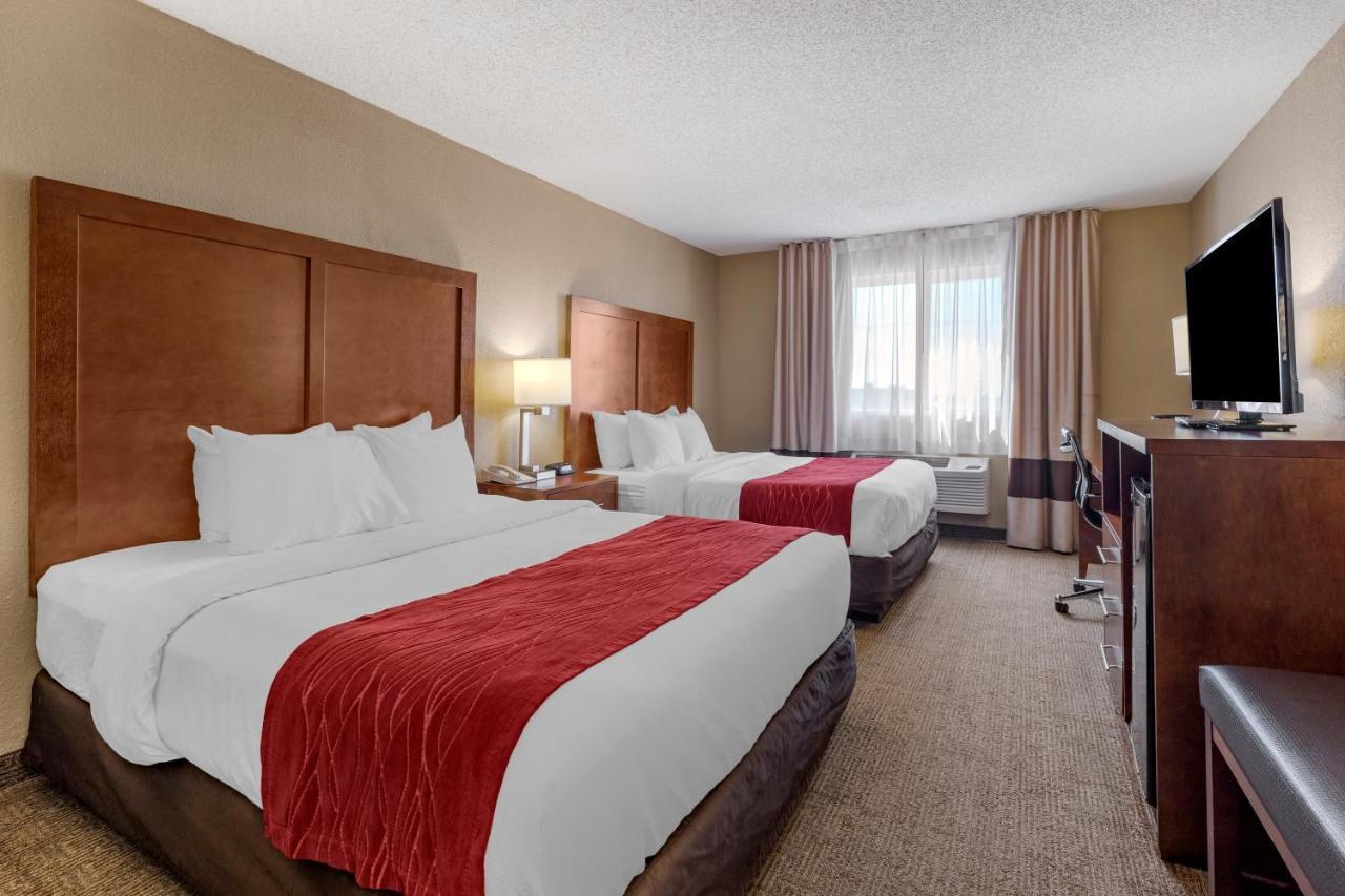 Comfort Inn & Suites Hays I-70 מראה חיצוני תמונה