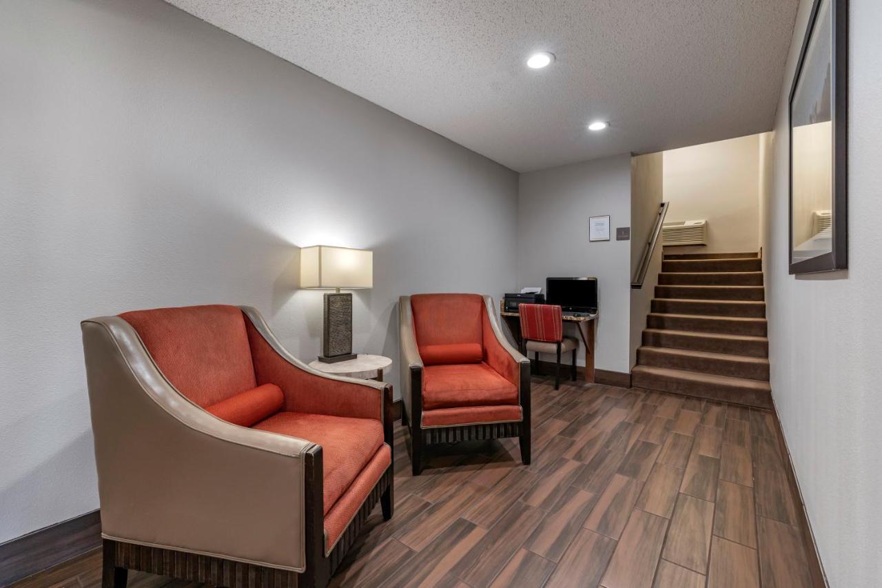 Comfort Inn & Suites Hays I-70 מראה חיצוני תמונה