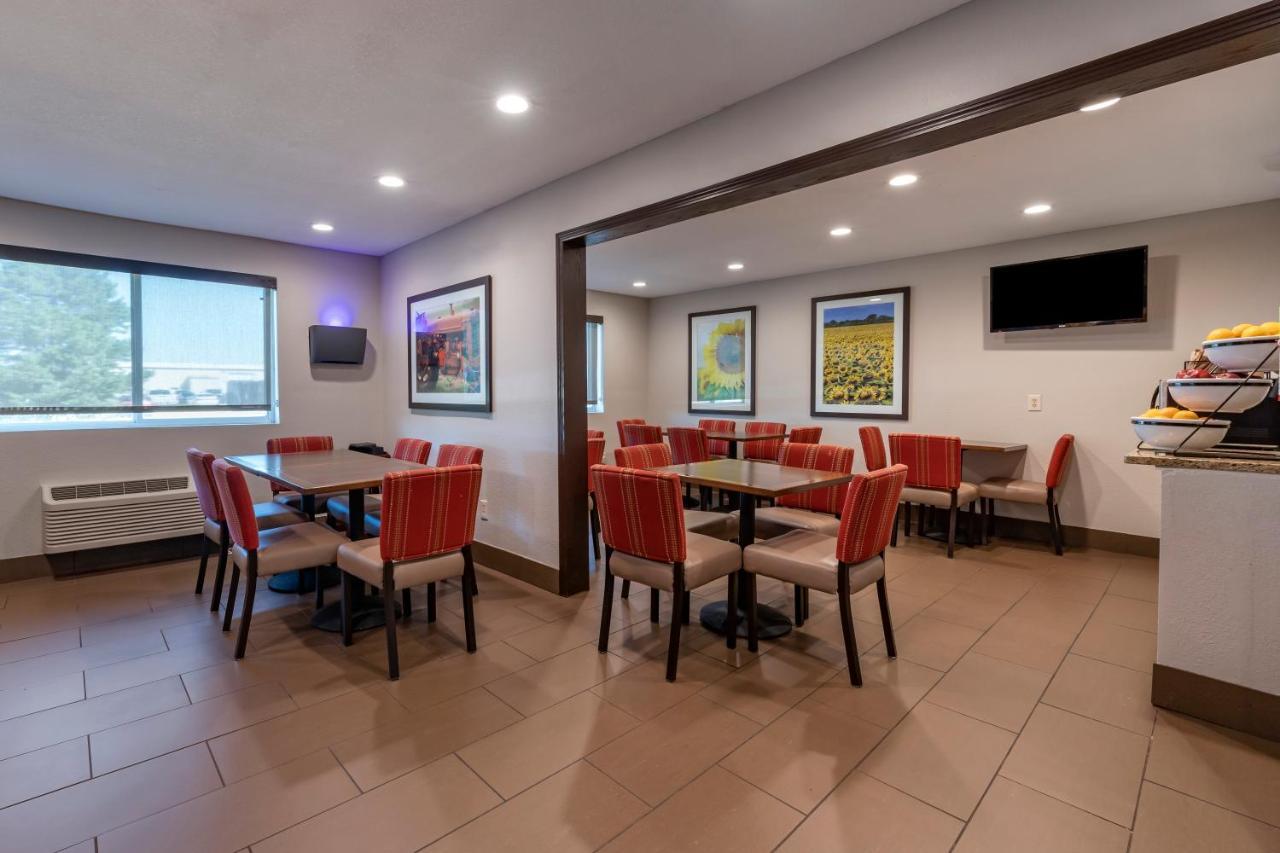 Comfort Inn & Suites Hays I-70 מראה חיצוני תמונה