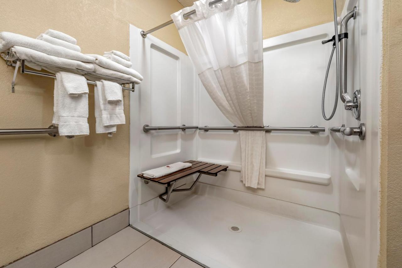 Comfort Inn & Suites Hays I-70 מראה חיצוני תמונה