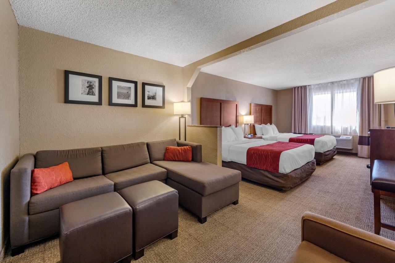 Comfort Inn & Suites Hays I-70 מראה חיצוני תמונה
