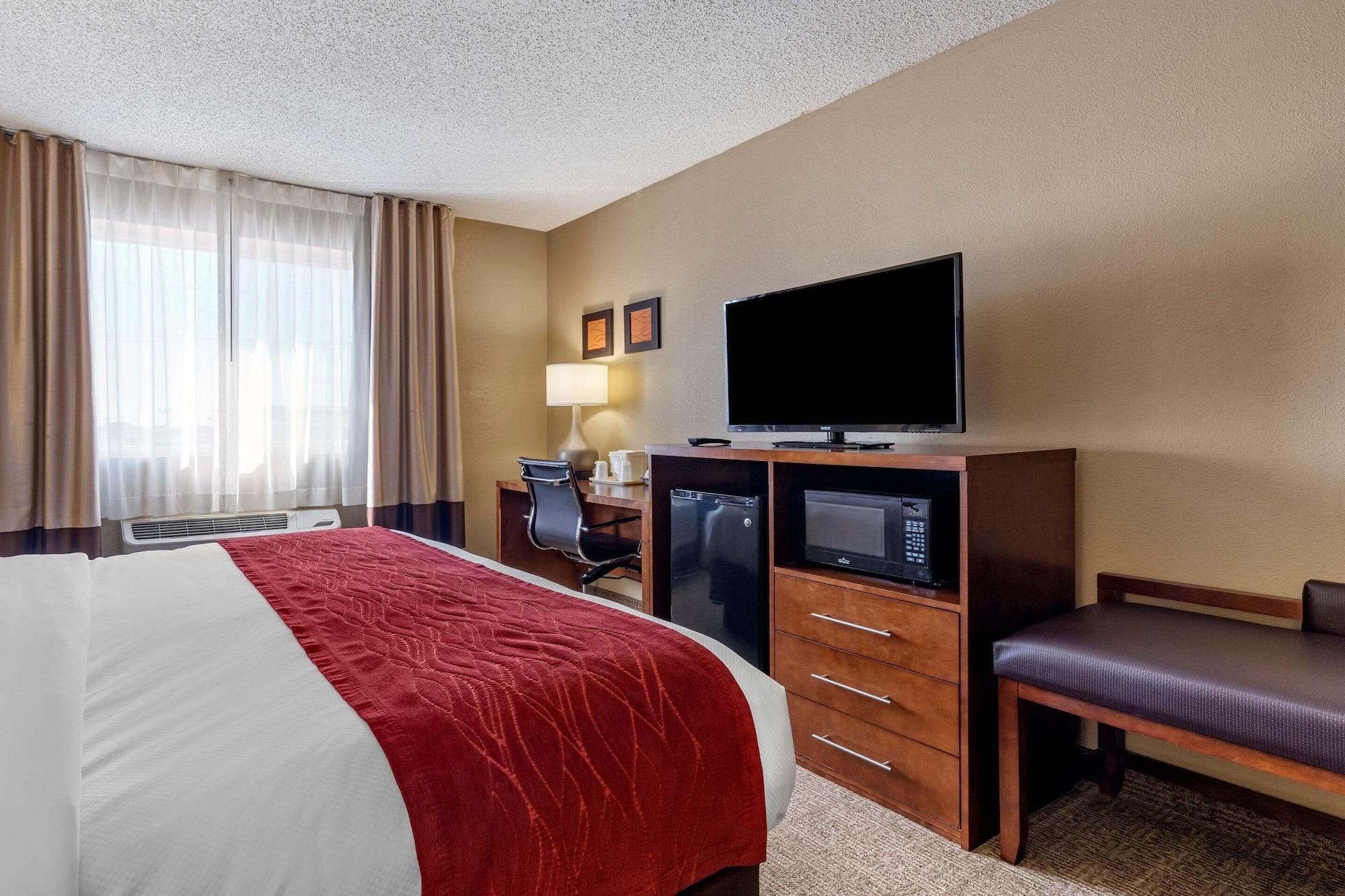 Comfort Inn & Suites Hays I-70 מראה חיצוני תמונה