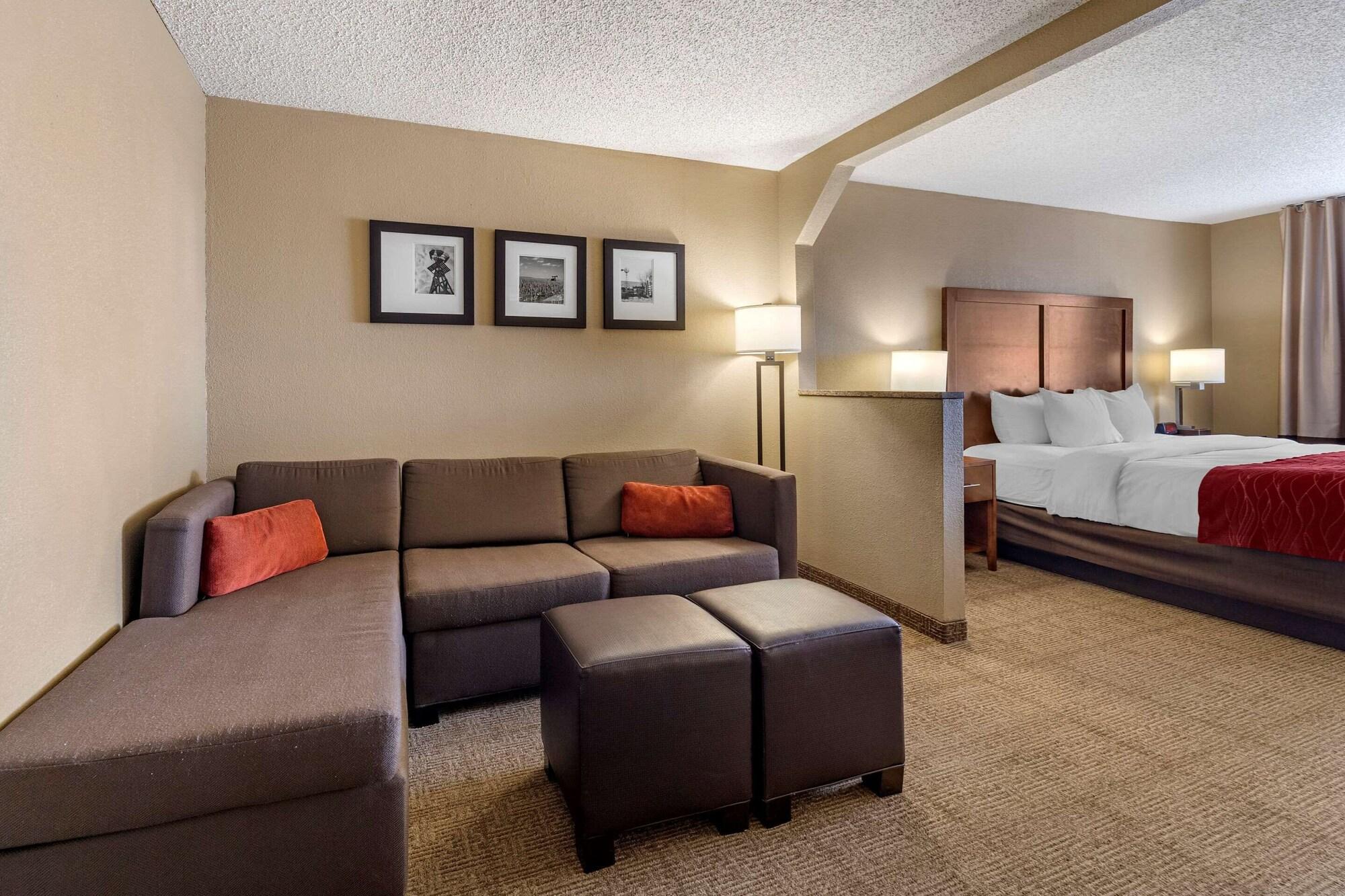 Comfort Inn & Suites Hays I-70 מראה חיצוני תמונה
