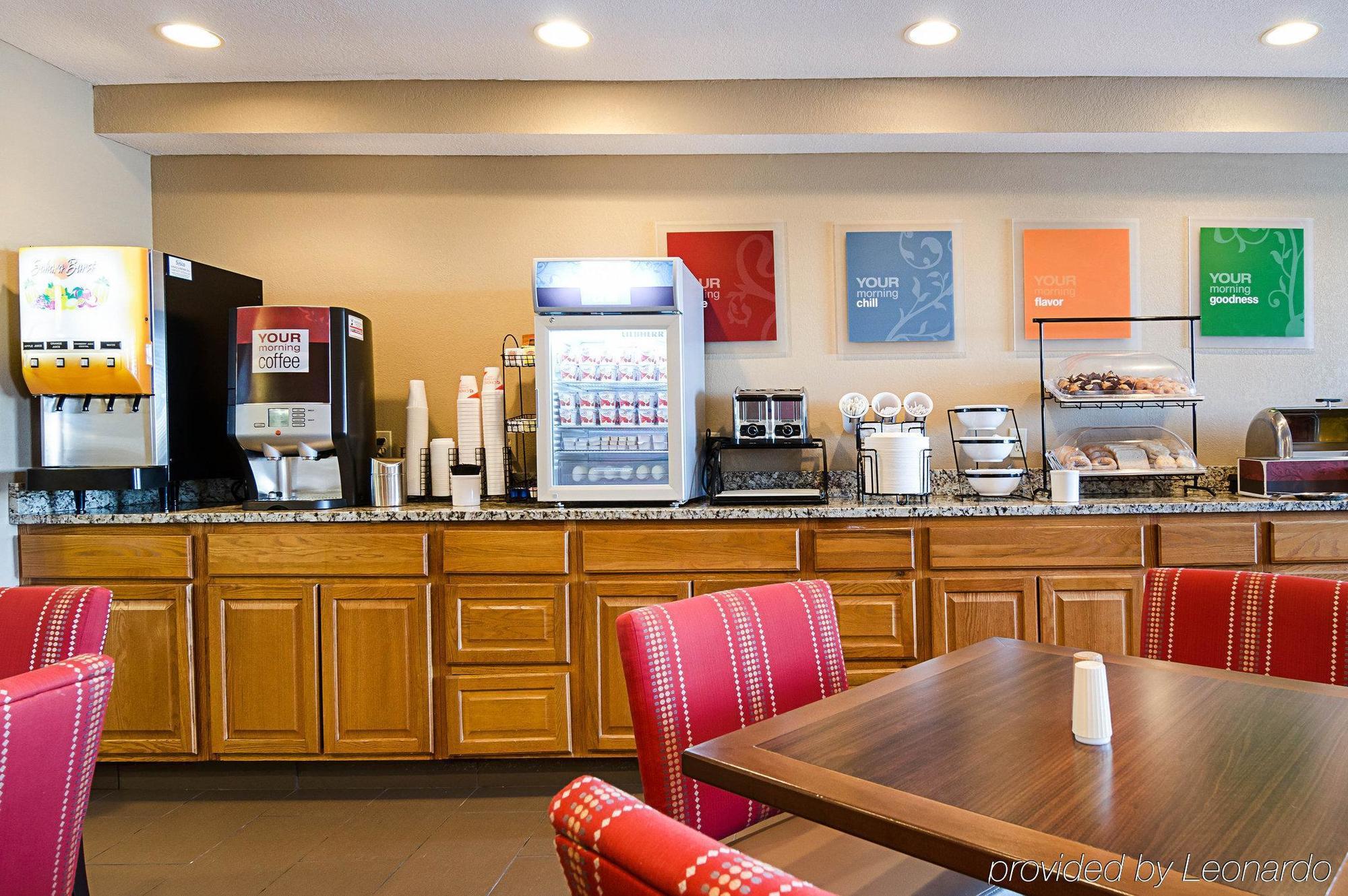 Comfort Inn & Suites Hays I-70 מראה חיצוני תמונה