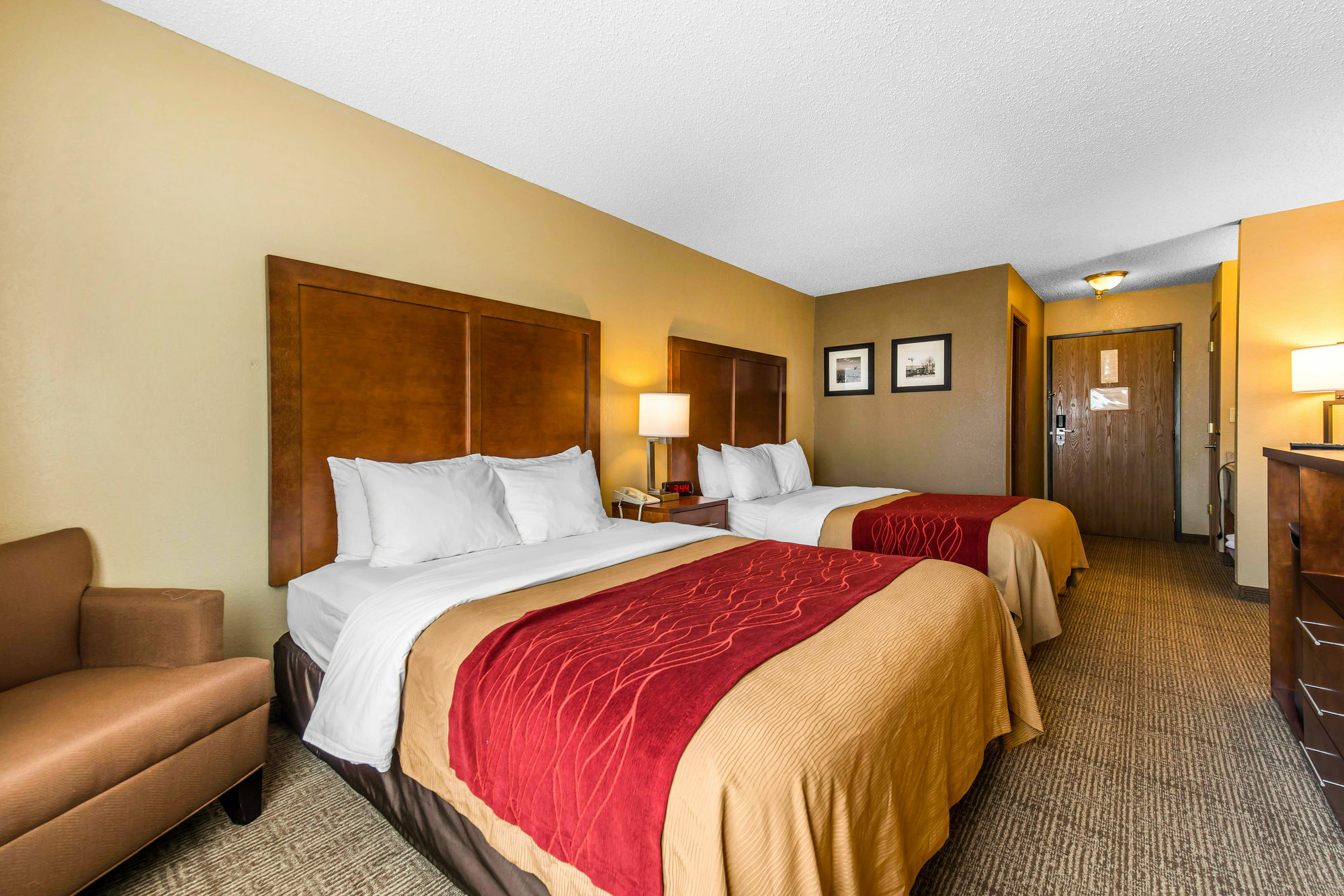 Comfort Inn & Suites Hays I-70 מראה חיצוני תמונה